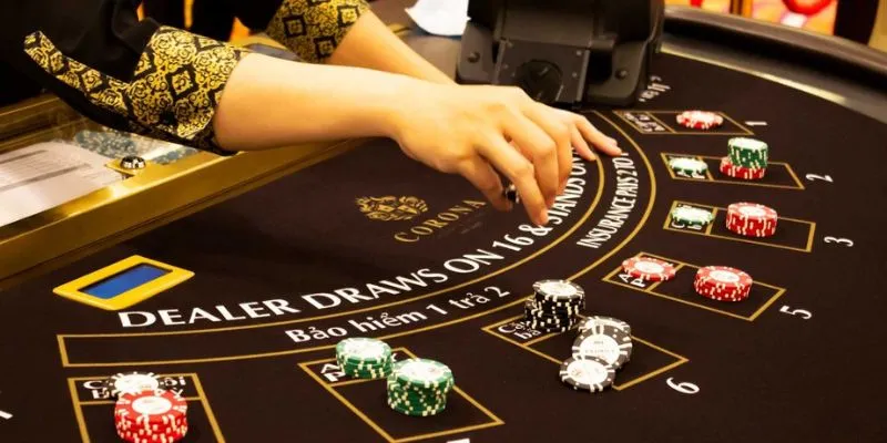 Quy tắc chia bài blackjack QQ88 cho nhà cái và players